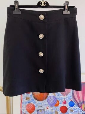 🚩steal Miu Miu Black A-Line Skirt with Pearl-Cluster Buttons